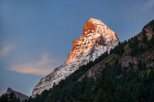 著名的马特霍恩高峰反对日落在采尔马特地区 — 图库照片