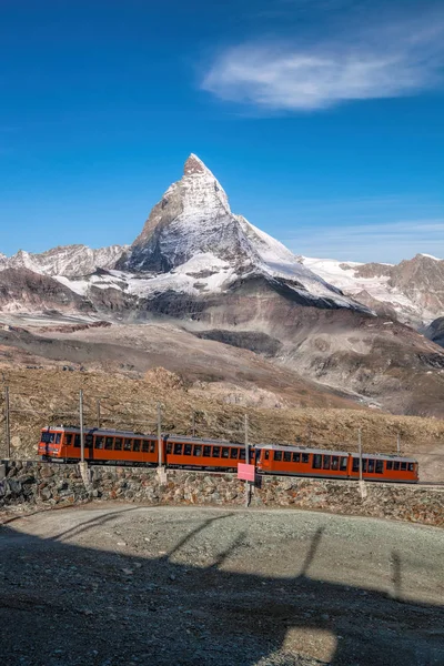 Famoso Pico Matterhorn Com Trem Gornergrat Área Zermatt Suíça — Fotografia de Stock