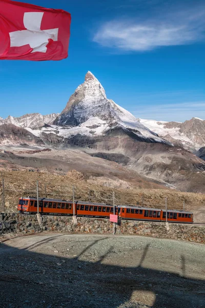 Famoso Pico Matterhorn Com Trem Gornergrat Área Zermatt Suíça — Fotografia de Stock