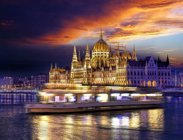 Ünlü Parlamento Binası Budapeşte Macaristan Tuna Nehri Gece Yukarıda — Stok fotoğraf