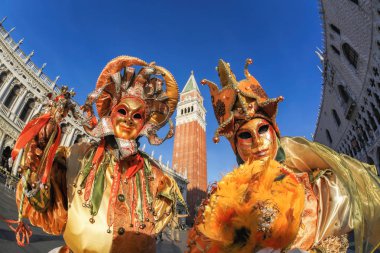 Venedik, İtalya 'da düzenlenen geleneksel festivalde renkli karnaval maskeleri