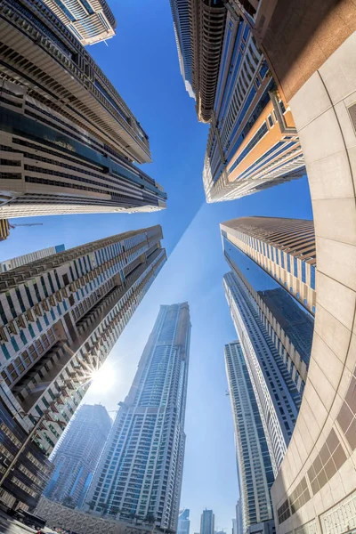 Dubai Città Con Grattacieli Contro Cielo Blu Negli Emirati Arabi — Foto Stock