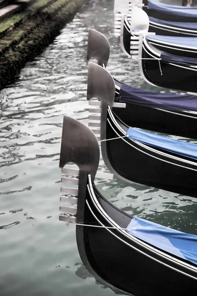 Podrobnosti Gondole Grand Canal Benátky Itálie — Stock fotografie