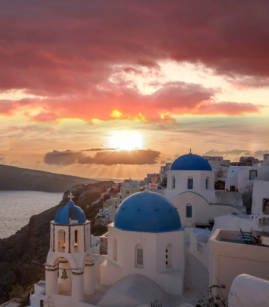 Village Oia Avec Églises Contre Coucher Soleil Sur Île Santorin — Photo