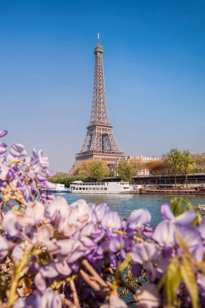 Wieża Eiffla Łodzi Czasie Wiosny Paryż Francja — Zdjęcie stockowe