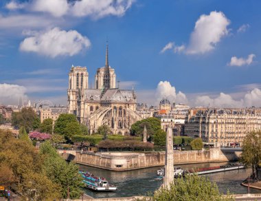 Paris, Notre Dame Katedrali Fransa 'da Seine' de teknesi olan