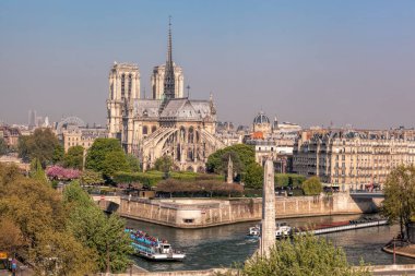 Paris, Notre Dame Katedrali Fransa 'da Seine' de teknesi olan