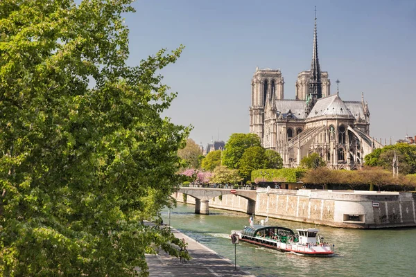 Parigi Cattedrale Notre Dame Con Barca Sulla Senna Francia — Foto Stock