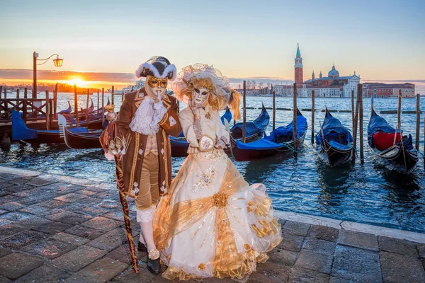 Masques Carnaval Colorés Lors Festival Traditionnel Venise Italie — Photo