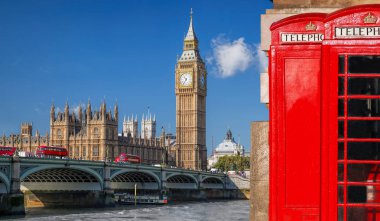 Big Ben, Double Decker Otobüsleri ve İngiltere'de Kırmızı Telefon Kabinleri ile Londra sembolleri