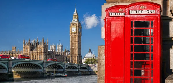 Londýnské symboly s Big Benem, autobusy dvojího Decker a červenými telefonními boxy v Anglii, Spojené království — Stock fotografie