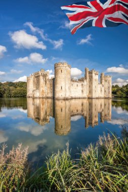 East Sussex, İngiltere'de tarihi Bodiam kalede