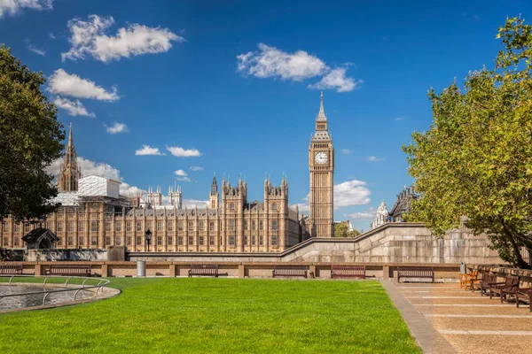 Big Ben e le Camere del Parlamento a Londra, Inghilterra, Regno Unito — Foto Stock