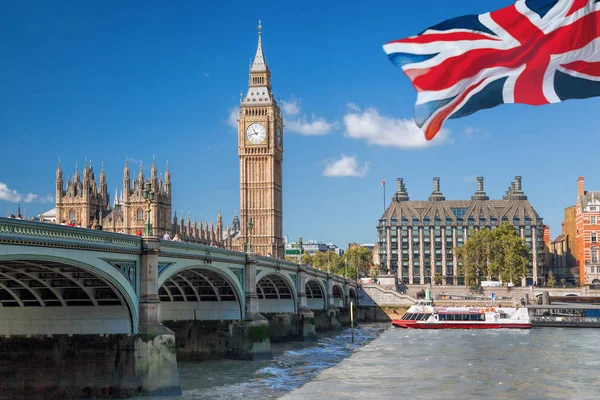 Big Ben e Camere del Parlamento con barca a Londra, Inghilterra, U — Foto Stock