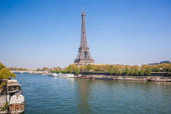 Eiffeltoren Met Herfstblad Parijs Frankrijk — Stockfoto