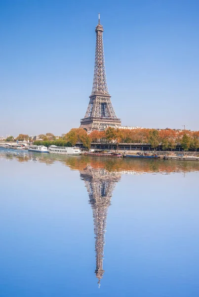 Eiffel Torony Őszi Levelekkel Párizsban Franciaországban — Stock Fotó