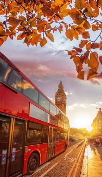 Big Ben Gegen Bunten Sonnenuntergang Mit Rotem Bus Herbst London — Stockfoto