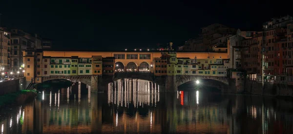 Νυχτερινή Άποψη Της Διάσημη Γέφυρα Ponte Vecchio Πάνω Από Τον — Φωτογραφία Αρχείου