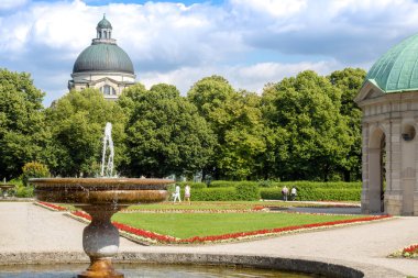 Merkezi Münih in, Almanya, (hofgarten) diana ile federal chancellerey arkadaki pavilion yakınındaki Fountain'dan güzel görünüm