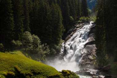 Avusturya (Krimmler Wasserfaelle krimml şelaleler etkileyici görünüm)