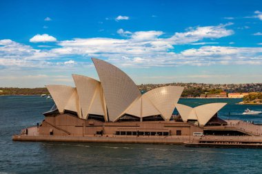 Sydney, Avustralya - 02 Aralık 2018: Botanik Bahçesi ve harika bir açık mavi gökyüzü ile Sidney, Avustralya, Opera House