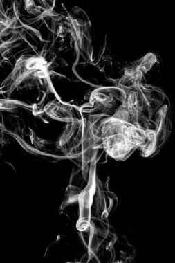 Siyah arka plan üzerinde Gizem yoğun duman, soyut fotoğraf