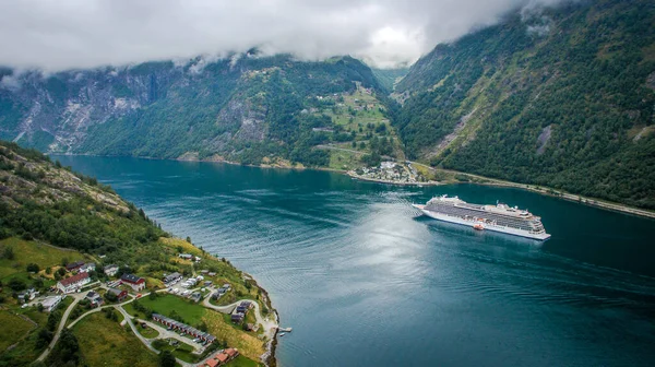 Pohled Přístav Geiranger Norsko Město Geirangerfjord Geiranger Kempování Fjordu Norsku — Stock fotografie