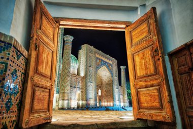 Şehir Merkezi Semerkant Özbekistan'ın Registan Meydanı