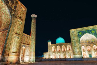 Şehir Merkezi Semerkant Özbekistan'ın Registan Meydanı