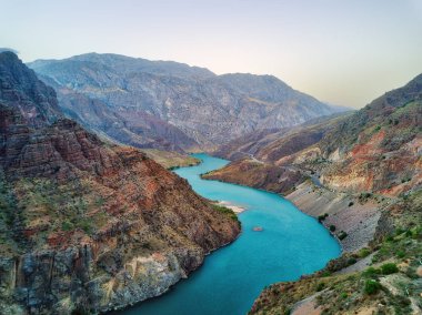Alt narin nehir kanyonun Ağustos 2018 yılında alınan Kırgızistan '