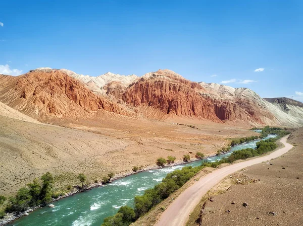 Rocas Rojas Largo Del Río Kokemeren Cerca Kyzyl Kirguistán Tomadas —  Fotos de Stock