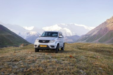 Mount Lenin Basecamp Ağustos 2018 yılında alınan Kırgızistan'dan görüldü