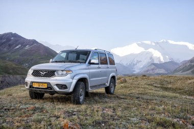 Mount Lenin Basecamp Ağustos 2018 yılında alınan Kırgızistan'dan görüldü