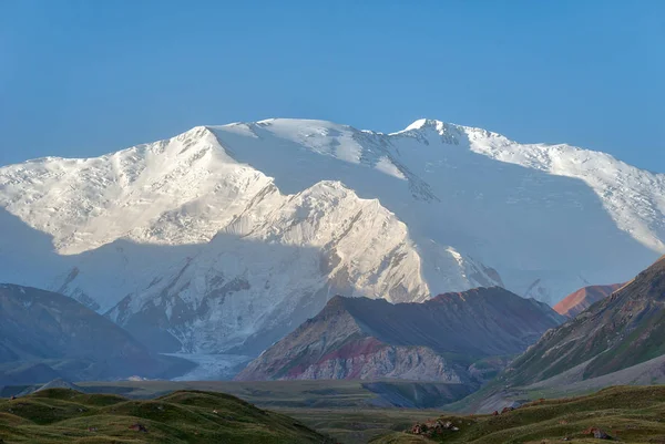 Mount Λένιν Φαίνεται Από Basecamp Στην Κιργιζία Λαμβάνονται Αυγούστου 2018 — Φωτογραφία Αρχείου