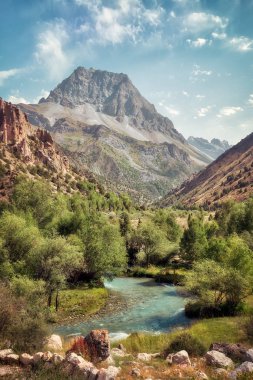 Fan dağ nehir ve taş kulübe, Tacikistan Ağustos hdr içinde alınan 2018 yılında alınan