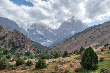 Fan dağ nehir ve taş kulübe, Tacikistan Ağustos hdr içinde alınan 2018 yılında alınan