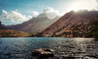 Fann dağlar, Tacikistan Ağustos hdr içinde alınan 2018 yılında alınan gölde Alaudin