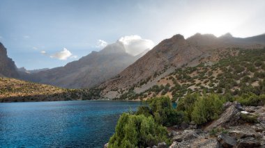 Fann dağlar, Tacikistan Ağustos hdr içinde alınan 2018 yılında alınan gölde Alaudin