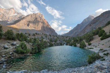 Fann dağlar, Tacikistan Ağustos hdr içinde alınan 2018 yılında alınan gölde Alaudin