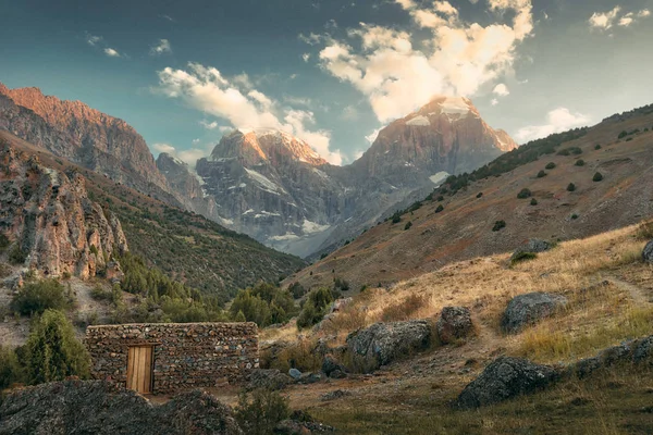 Fläkta Mountain River Och Stenkoja Taget Tadzjikistan Augusti 2018 Hdr — Stockfoto