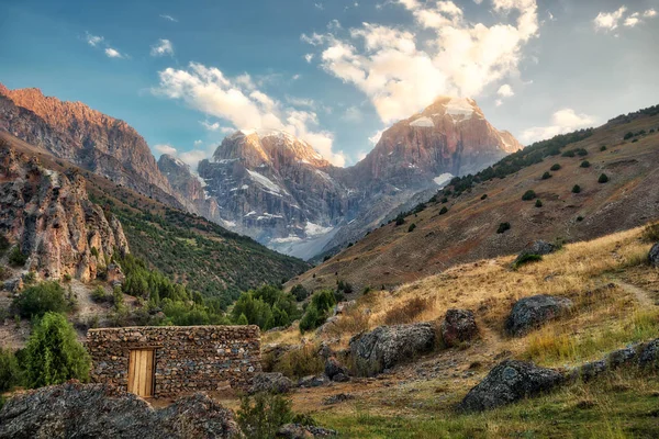 Fläkta Mountain River Och Stenkoja Taget Tadzjikistan Augusti 2018 Hdr — Stockfoto