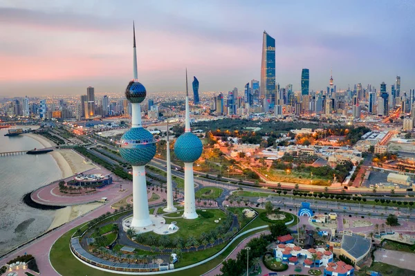 Kuwait Tower Stadssilhuetten Glödande Nattetid Tagit Kuwait December 2018 Hdr — Stockfoto