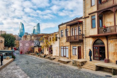 Bakü alev kuleleri ve Old Town, Azerbaycan, Ocak 2019 alınan