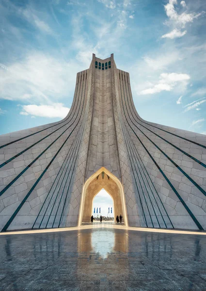 Azadi Tower w Teheranie, podjęte w stycznia 2019 w hdr — Zdjęcie stockowe