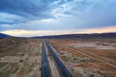 Yol Güney Ocak ayında alınan İran'ın Zagros Dağları