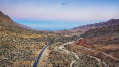 Yol Güney Ocak ayında alınan İran'ın Zagros Dağları