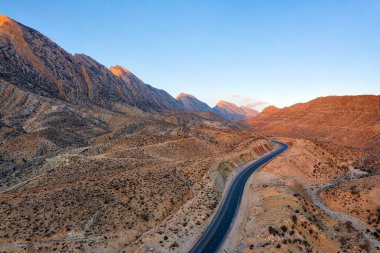 Yol Güney Ocak ayında alınan İran'ın Zagros Dağları