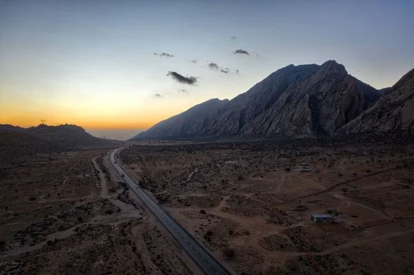 Straße durch das Zagros-Gebirge im Südiran im Januar aufgenommen — Stockfoto