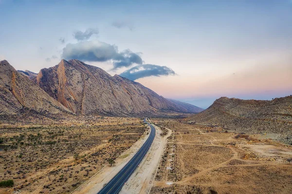 Yol Güney Ocak ayında alınan İran'ın Zagros Dağları