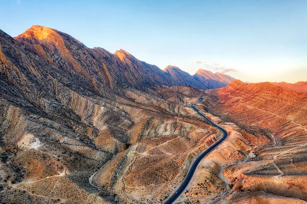 Yol Güney Ocak ayında alınan İran'ın Zagros Dağları — Stok fotoğraf